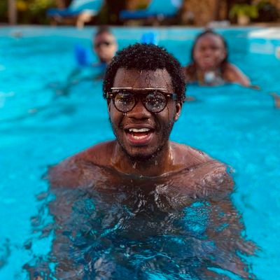 🅰🆅🅾🅸🅳🅸🅽🅶 🆃🅷🅴 🅿🆄🅳🅳🅻🅴 /
Former dread head 💇🏾♂️ /
Advocate of the High Court of 🇰🇪 / Beatmaker 🎧 /
Gamer 🎮 /
NBA enthusiast 🏀