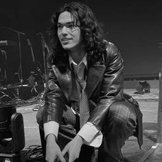 | She/Her | 19 | Stan account ~ Conan gray, Gracie abrams, The 1975 | 𝒴𝑜𝓊 𝓉𝒶𝓊𝑔𝒽𝓉 𝓂𝑒 𝒶 𝓁𝑒𝓈𝓈𝑜𝓃 𝓉𝒽𝒶𝓉 𝓁𝑜𝓋𝑒 𝒾𝓈𝓃'𝓉 𝓅𝓇𝑒𝒸𝒾𝑜𝓊𝓈🌹🌹