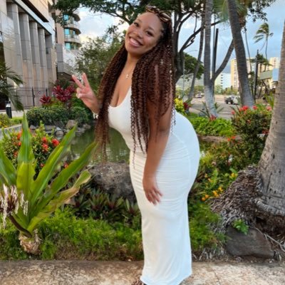 thatsoseymone's profile picture. ‘24🎓 Follow me on Instagram @Seymonnne_