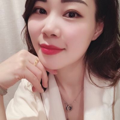 I am a single mother, 29 years old from Hong Kong and now working in the UK, I hope to find a relationship in a different place