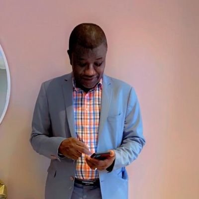 Citoyen africain. Mon combat : participer à l'édification d'un monde juste par l'équilibre des forces.