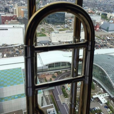 工場に居たりトラック乗ったりバスに乗ったりユニックで吊り上げたりフォークリフト乗り回したり、ホイールローダー乗り回したり、楽器演奏したり企画したり。 なんでもやりたい人。 知識と経験は人生を豊かにする宝やと思ってます!