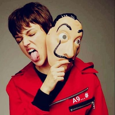 احمد من المكلا 21 سنه طيب واخلاق عاليه😁