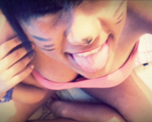 ooi ooi , fala comigo nn mordo , nhac nhac '-' ;* sou chata , ciumenta , ignorante , sem simpatia , etc .. & o melhor sou do meeu lindo @_yuresampaio ç2  segue?
