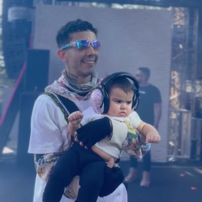 019_sophia's profile picture. Não olho para trás, a menos que a vista seja boa 👍🏻