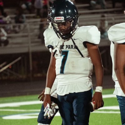 ATH for @hydeparkfootballteam | ‘23 | 5’10 | 180 lb | 3.57 GPA | ~ Ready to work 🙏🏾