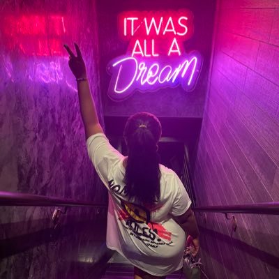 Diamond_Smile_'s profile picture. it's life 🤷🏽‍♀️