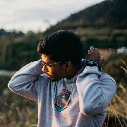 thanasabbari18's profile picture. 💰☮