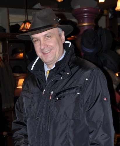 AdrianObb's profile picture. Online Business Builder, Marketing and Business Development.
Websites are dead.
It's time for an Online Business.
Need a Plan? Free 1h consultation.