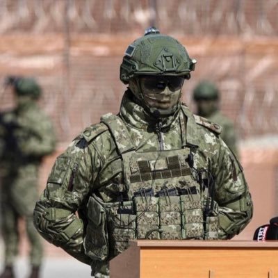 Işığı aramak hataydı.Karanlık bir ödüldür.Kullanmayı öğrenenler yaşar,aydınlığı arayanlar ise ölür.