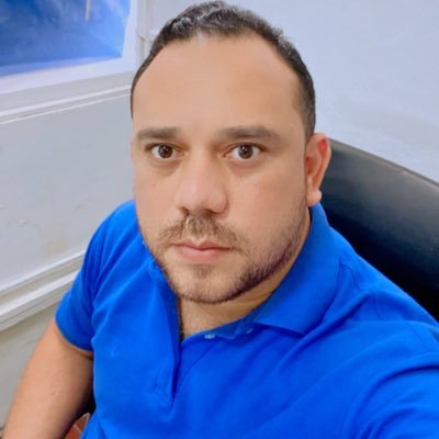 Abogado especialista en Derecho Administrativo.
