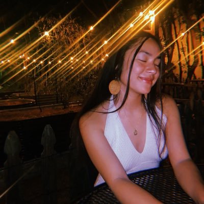 lit_stephanie's profile picture. sundays + sunshine