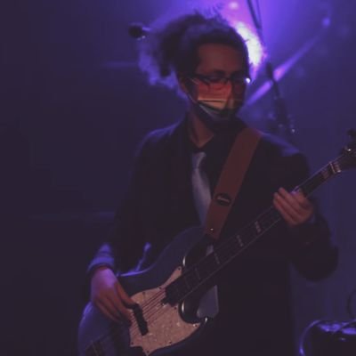 mec neutralement neutre (mais plus vers le centre)
Musicien