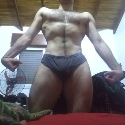 M22 🏳‍🌈
I'm into worshipping massive growing muscles, and manly burps. DM me to chat! It's me in the pic.