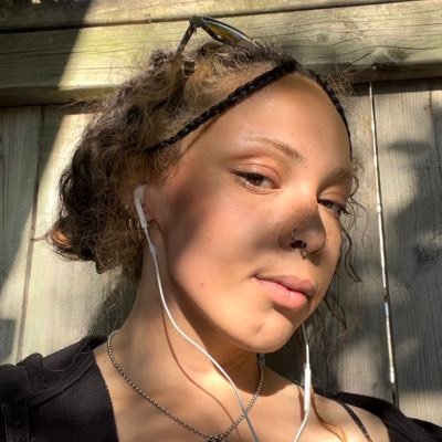 just trying to be a raisin girl || i study movies and art @uoft … whatever that means…