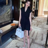 R (@pinchmepurses) 's Twitter Profile