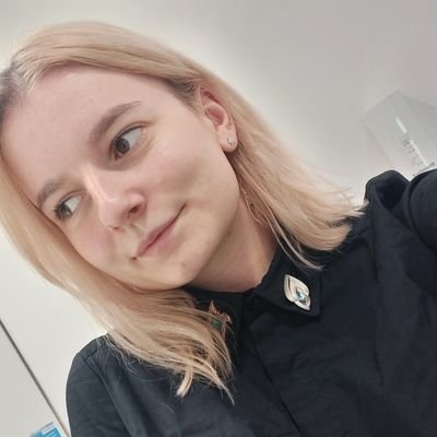 Evelyn, 24, she/her;
Lokführerin bei der DB Fernverkehr 🚄