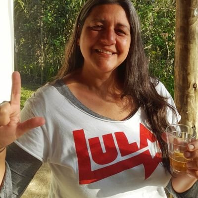 produtora cultural 🎶 petralha ⭐️ flamenguista ❤️🖤 mangueirense 💚💜