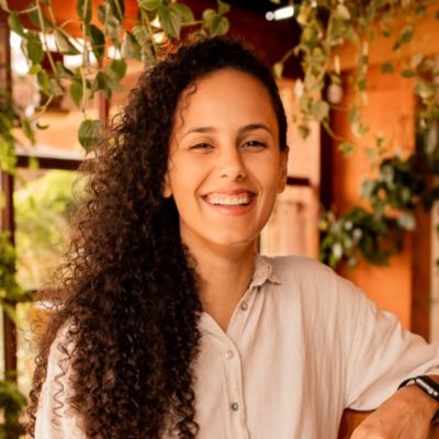 há beleza em meio ao caos 🌻