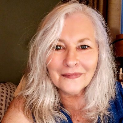 Lisa Hartt has been a singer and songwriter
for over 50 years and brings her own
brand of enthusiasm, joy, and inspiration to the songs she writes and sings.