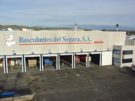basesamurcia's profile picture. Fabricantes de Carrocerías, Basculantes. Venta, instalación y mantenimiento de equipos hidráulicos.