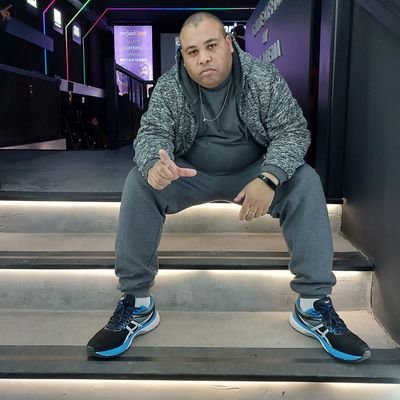 FALA RAPA ESTAMOS DE VOLTA CANTOR DE TRAP E MUSICO COMPLETO E DONO DO STUDIO WAKANDA RECORDS PLAYER DE FF INFLUENCIADOR DIGITAL ANOS PARADO VOLTAMOS SO MARCHA..