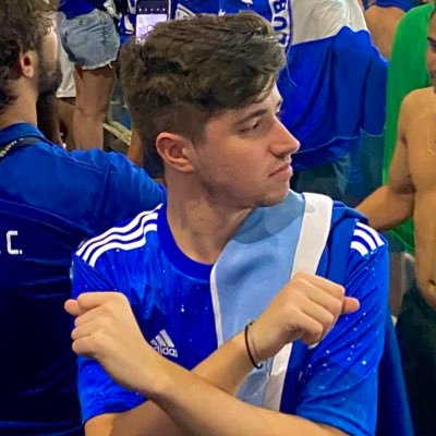 25 anos, nascido no Rio de Janeiro e Cruzeiro Esporte Clube por herança familiar.