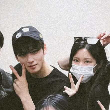 💌 Non-official fan account of Cha Eunwoo #차은우 & Mun Kayoung #문가영
📂 Post daily update, support and promote individual/group project
🤍 우리 모두 꽃길만 걸어요🕊️