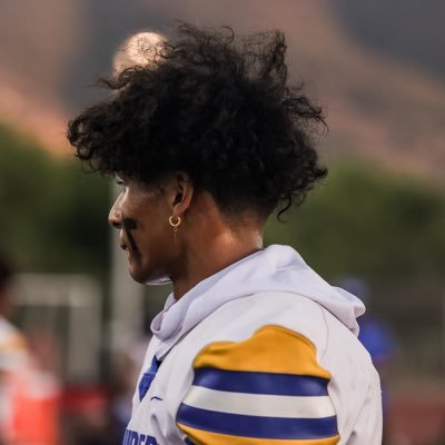 Mira Mesa High School | C/O 2024 |3⭐️| WR/DB/KR | 5’11 160 | 4.42 40 (Laser) | 3.5 GPA