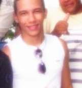 Tenho 18 anos, sou um cara repleto de sonhos, curto muita música(músico), Rubro Negro de coração e hoje sou muito feliz ao lado de quem eu amo de verdade !