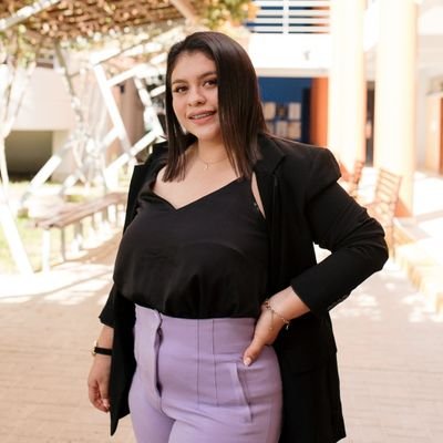 miss_desgrazia's profile picture. Periodista 🎙Comunicadora feminista. 💚💜 Orgullosa #Slytherin. 🐍 Rescato gatitos y les consigo hogar. 🐱💕