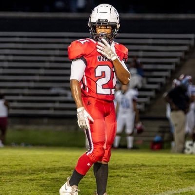 Ya’Quil Dungee MHS year o ‘23 GPA 3.0 🏈 5’6 161 lbs Running back, Linebacker, Special team returner) Squat:425 Bench:225 Power clean:235 Deadlift:425