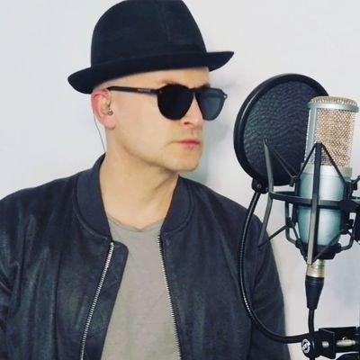 Artist. Michael Jackson´s voice impersonator. De gira por España con I Want Back.