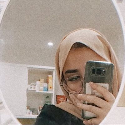 dAfinnaselimiii's profile picture. ドリーマー ☾ 
Selenophile 🌙                                                                          اعتني بقلبك لأنه يظهر على وجهك 🦋