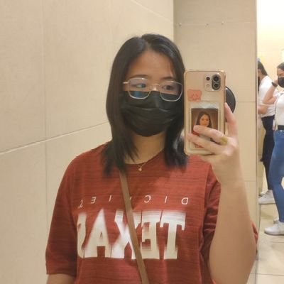 nicoleeeeeeyyy's profile picture. dunkin'donut