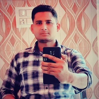 मेरी लाश मिलेगी कभी किसी बिराने मे,,,,
क्यूँकि मे जमींर-फरोशो के खिलाफ लिखता हूँ!