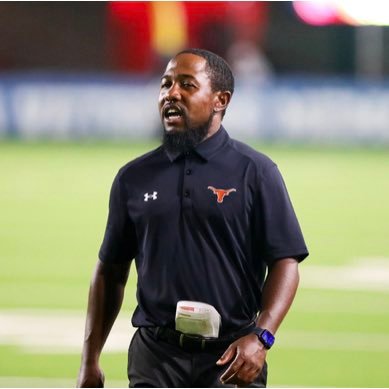 Father•Educator|@DobieLonghornFB| WR Coach #BlurrGng | Recruiting Coordinator|SHSU Alumni ‘14 |