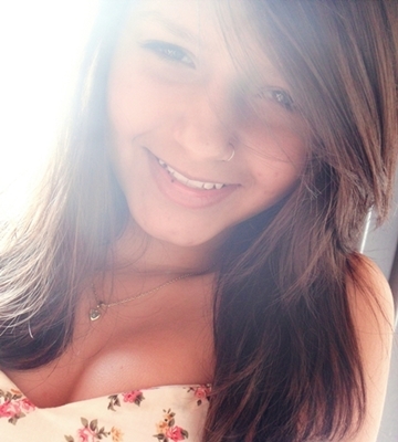 Libriana, santista, ciumenta, chocolate, música, sapatos, fotográfia.
#Follow-me ♥