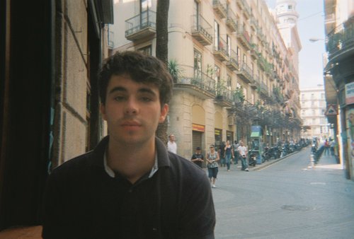 Paris based student, UK born.