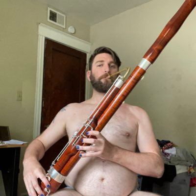 18 + Watch me blow, tongue, and finger some big wood! And play bassoon 😜 Nerdy queer slut. He/they
