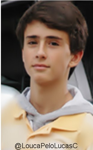 - Meu coração é o meu maior inimigo, ele pertence à mim mas bate por outra pessoa   @Lucas_Cotrim_