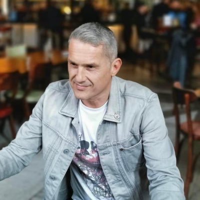 @iainhollingswor