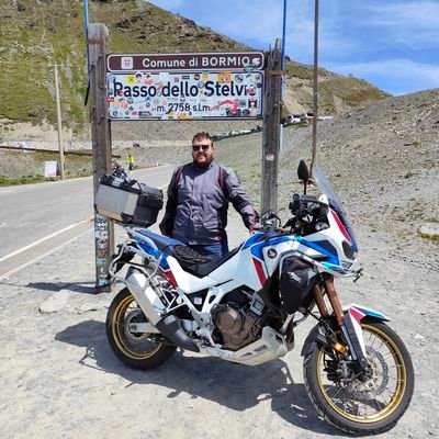 Ingeniero especializado en mecatrónica, motoviajero y aficionado al motorsport