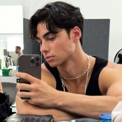 cretinogds's profile picture. mi seguiresti anche all'inferno?                         
                (he/him)