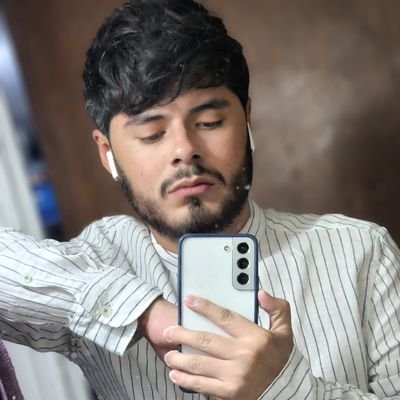 danwhiplash's profile picture. Me gusta jugar plei 🦈