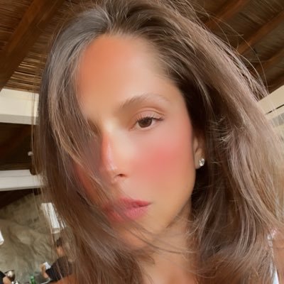 RonaVanono's profile picture. 