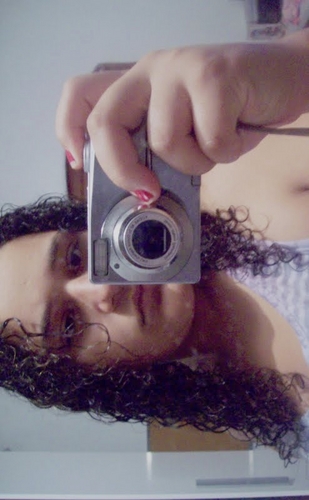 Deus, família, música, amigos, doritos, coca-cola, frio, multishow, gloss, e tudo mais. Não sei se eu falei, me amaro no rei, adoro ler biografias. ♫