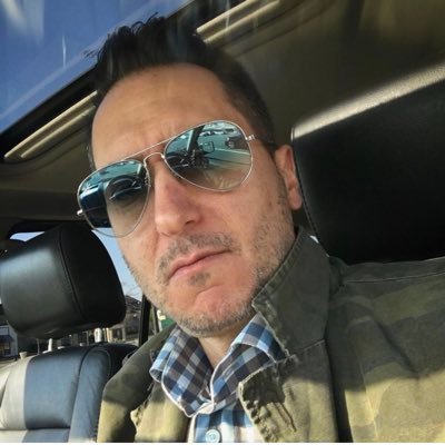 vizualguru's profile picture. VizMerch Virtuoso ✨ Style Aficionado ✨Road Warrior