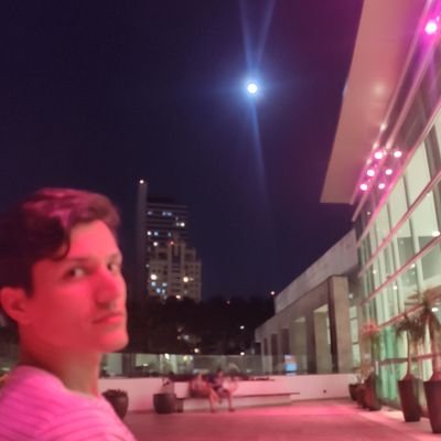 adri_s_amaro's profile picture. a vida acontece fora da daqui