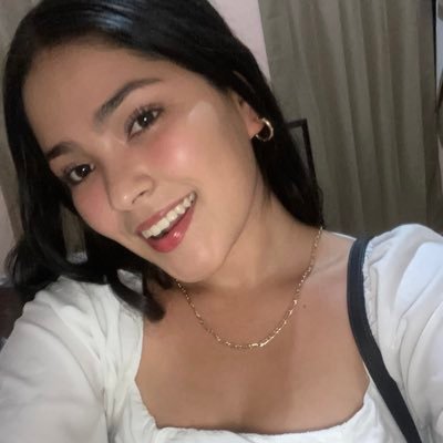 IvettVega17's profile picture. 